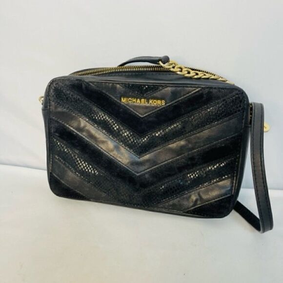 Michael Kors Black Chevron Crossbody Gold Chain Leather  10" by 7" Very Good Con - Picture 1 of 6